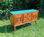 Credenza anni '50 con piano in vetro azzurro                            