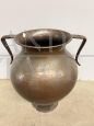 Vaso ad anfora antico in rame martellato con due manici, XVIII secolo