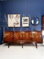 Credenza sideboard italiana con piano in vetro bordeaux, anni '60                            