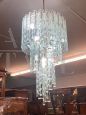 Lampadario anni '70 con pendenti a spirale in vetro sagomato                            