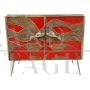 Credenza a due ante in vetro rosso e bamboo con maniglie a pesce                            