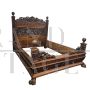 Letto matrimoniale antico in legno intagliato                            