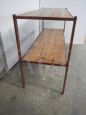 Scaffale console industriale in ferro laccato rosso e legno, anni '60