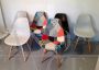 Set di 8 sedie in stile Charles Eames in vari colori                            