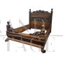 Letto matrimoniale antico in legno intagliato                            