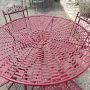 Set da giardino con tavolo e 4 sedie in ferro battuto laccato rosso, anni '70
