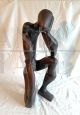 Scultura etnica Africana con figura in legno di teak tinto nero