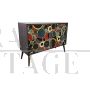 Credenza a due ante in legno e vetro colorato con geometrie circolari                            