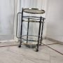Carrello Hollywood Regency in ottone e vetro anni '60