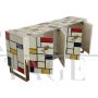 Credenza in vetro stile Mondrian con maniglie a forma di pesce