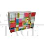 Comò a 4 cassetti in vetro colorato con dettagli in ottone                            