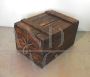 Tavolino vintage con rotelle ricavato da una cassa di legno