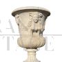 Coppia di grandi vasi da giardino in marmo bianco in stile antico
