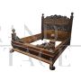 Letto matrimoniale antico in legno intagliato                            
