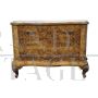 Comò in stile Chippendale in radica con piano in marmo                            