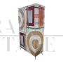 Armadio design a due ante in vetro colorato e bambù