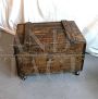 Tavolino vintage con rotelle ricavato da una cassa di legno                            