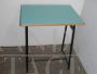 Piccolo banco scolastico vintage in formica                            