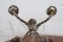 Coppia di candelabri in metallo argentato, anni '80