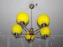 Lampadario modernariato anni '60 con 5 sfere gialle