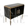 Credenza a due ante in vetro nero e ottone dorato                            