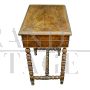 Tavolino da lavoro dell'800 intagliato con gambe tornite