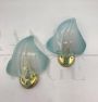 Coppia di lampade appliques a foglia in vetro di Murano azzurro, attr. Seguso                            