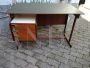 Scrivania design anni '50 con piano in ecopelle