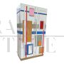 Armadio design rivestito in vetro multicolore e con interni illuminati                            