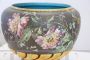 Vaso vintage in ceramica dipinta con fiori, farfalle e uccelli                            