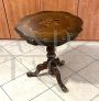 Tavolino antico da appoggio in legno con intarsi floreali, fine ‘800