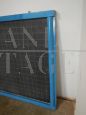 Lavagna scolastica vintage a quadretti con cornice in legno blu