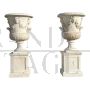 Coppia di grandi vasi da giardino in marmo bianco in stile antico