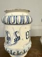 Coppia di vasi albarello da farmacia antichi in ceramica di Bassano, XVIII secolo                            