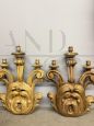 Antica coppia di grandi applique in legno dorato e intagliato, XIX secolo                            