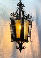 Lampadario a lanterna anni '40 in ferro battuto con vetri piombati