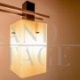 Lampadario Stilnovo a sospensione in vetro opalino e ottone, Italia anni '60