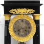 Antico orologio a pendolo portico Impero in legno e bronzo dorato, 1800