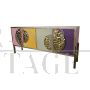 Credenza a quattro ante in vetro colorato e ottone
