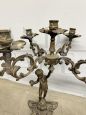 Coppia di candelabri in bronzo del '900 a cinque fiamme con putti