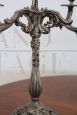 Coppia di candelabri in metallo argentato, anni '80