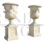 Coppia di grandi vasi da giardino in marmo bianco in stile antico                            