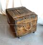  Tavolino vintage con rotelle ricavato da una cassa di legno                           