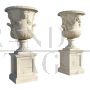 Coppia di grandi vasi da giardino in marmo bianco in stile antico