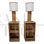 Coppia di comodini in bamboo e rattan con lampade incorporate                            