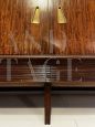 Credenza sideboard italiana con piano in vetro bordeaux, anni '60