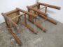 Coppia di sgabelli rustici in olmo con seduta in paglia, anni '80