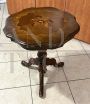 Tavolino antico da appoggio in legno con intarsi floreali, fine ‘800                            