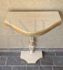 Console in stile barocco in pittura bianca e oro, con gamba scanalata