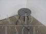 Sgabello industriale vintage in ferro verde con tre gambe